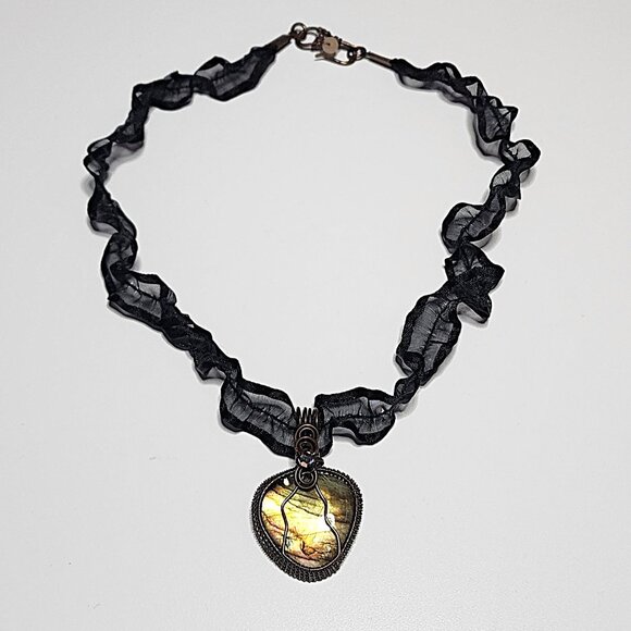 Labradorite wire-wrapped ruffled black ribbon necklace - Picture 2 of 10